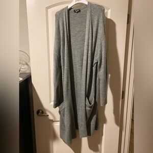 Barely worn long gray cardigan from Express.
Size medium.